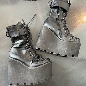 Platform festival boots